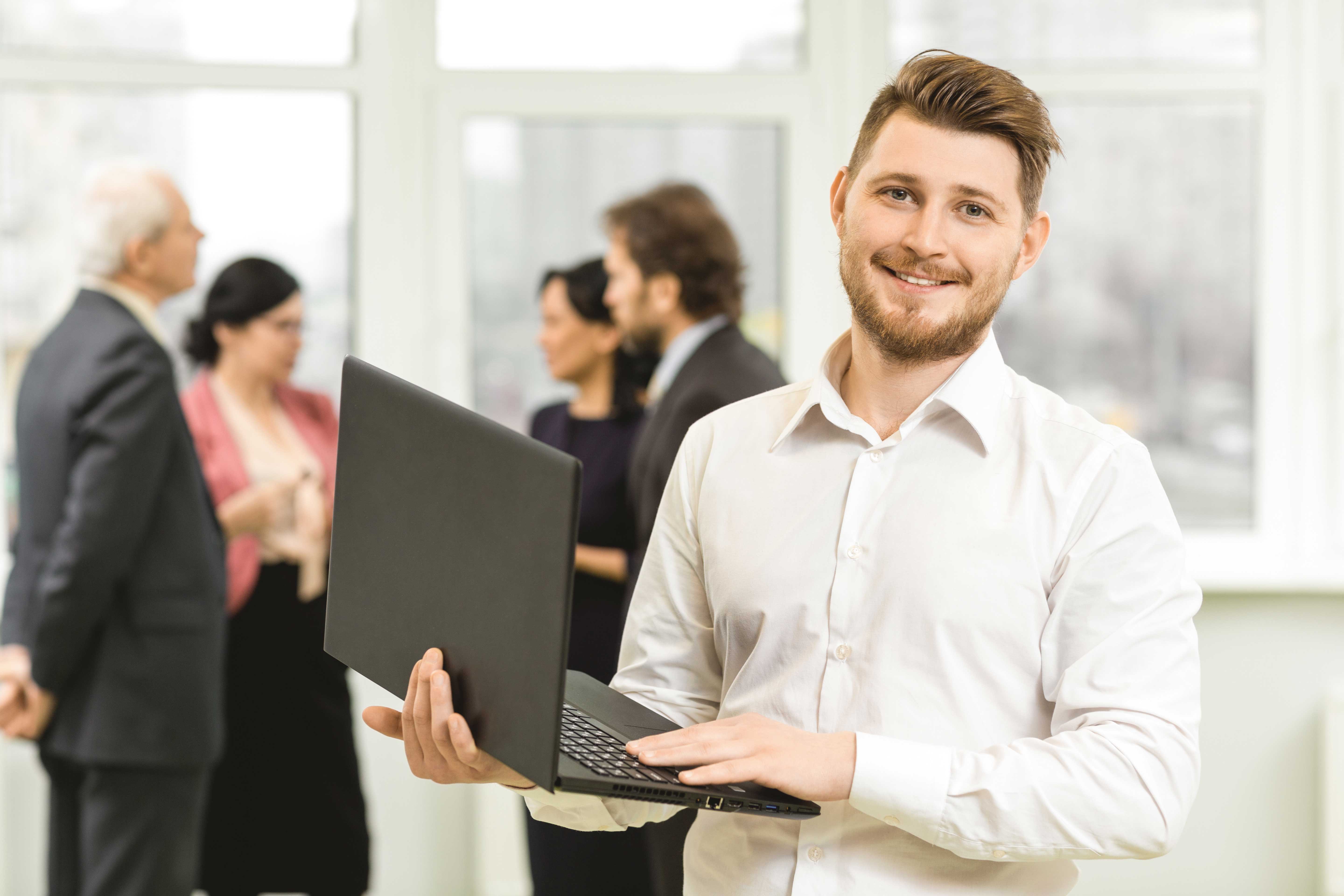 Ausbildung IT Systemkaufmann Frau YourJob